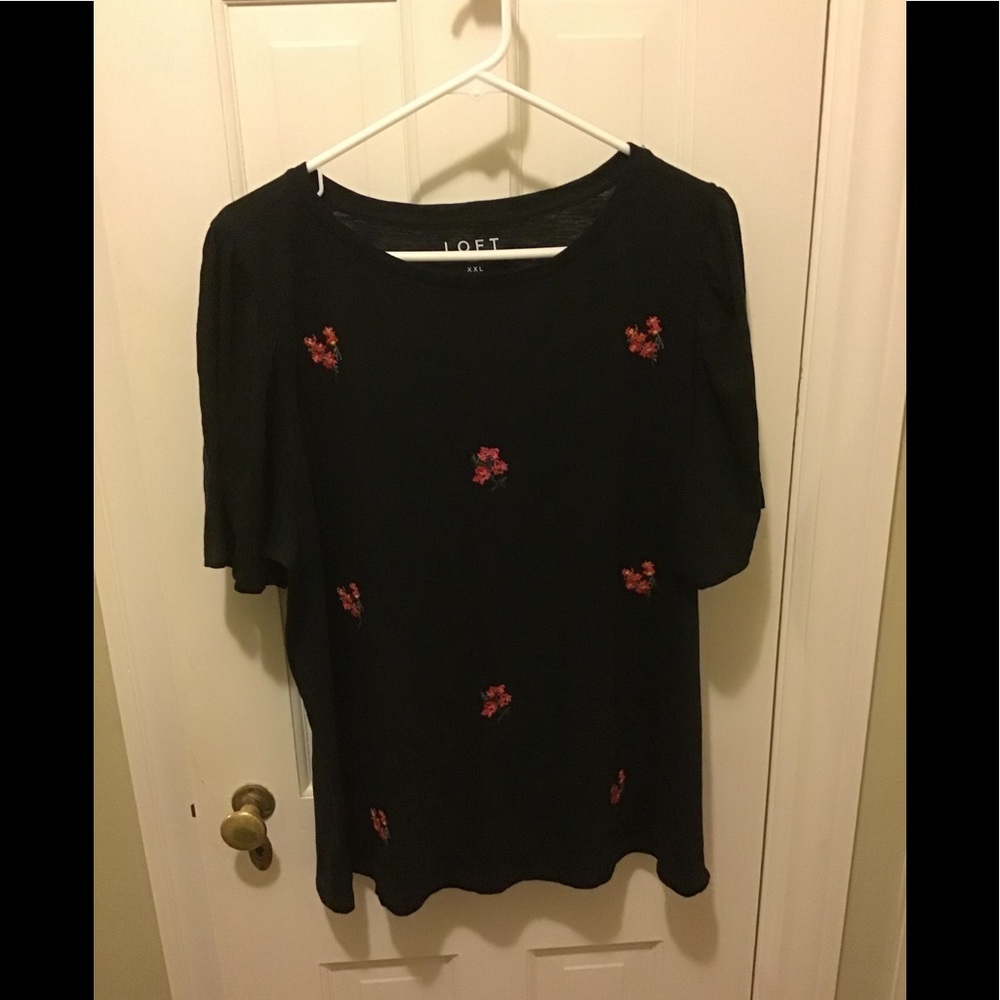 Loft black floral embroidered tee xxl puff sleeve